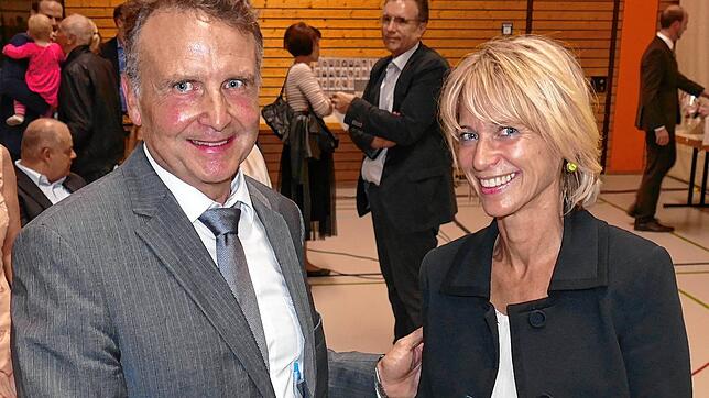 Schulamtsdirektorin Liane Schneider hatte Klaus Flockerzie am 25. Juli 2017 offiziell in sein Amt als Schulleiter am Stettener ...