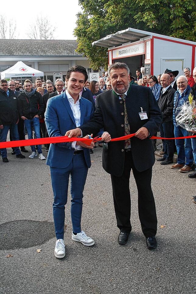 Tengens Bürgermeister Marian Schreier und der Vorsitzende des Gewerbevereins Edwin Keller eröffnen 2019 die Gewerbeausstellung des ...
