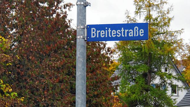 Ein Straßenschild der Breitestraße in Engen. In dieser Straße hat am Freitag, 27. Oktober, ein Asylbewerber einen Landsmann mit einem ...