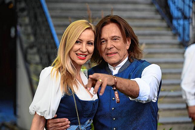 Bild 3: Michelle, eine Dragqueen und Roberto Blanco – Alle kommen zu Klums „HeidiFest“