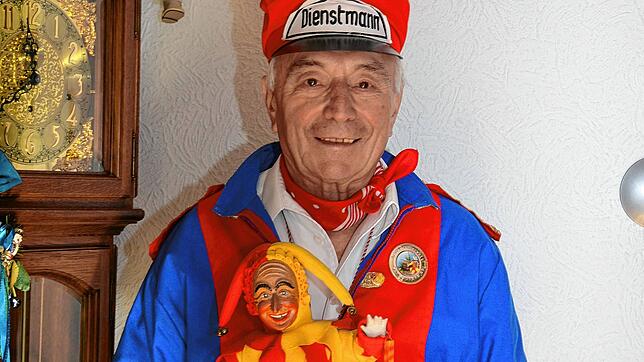 Horst Schmid beeinflusst seit 60 Jahren die Blumberg Fasnacht. Unser Bild für 50 aktive Jahre zeigt ihn in der Uniform als Dienstmann ...
