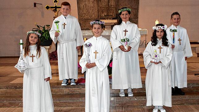 Sechs Kinder aus Großschönach und Aftholderberg durften mitten im Sommer doch noch zum Tisch des Herrn, nachdem die Corona-Pandemie ...