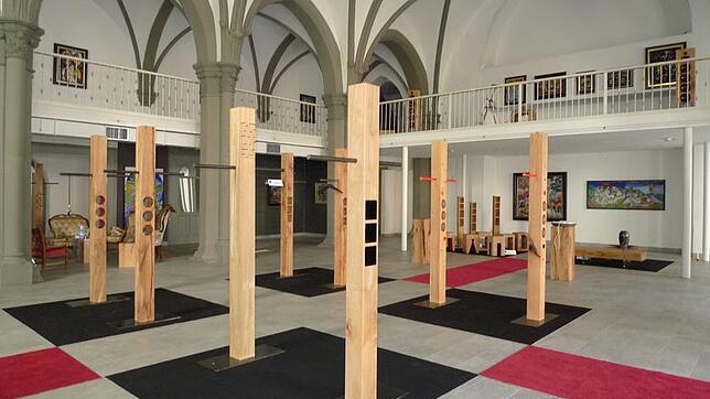 Aktueller Einblick: So sieht das St. Johann heute von innen aus. An den Wänden hängen die Werke von Hans Breinlinger, im Innenraum nutzt ...
