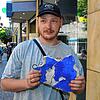 Wehe, das hätte ein Kunde oder eine Kundin auf den Kopf bekommen: Der Geschäftsmann Angel Eisen hat in der Hussenstraße einen ...