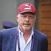Boris Becker mit Mütze, unterwegs auf der Anlage in Wimbledon. Hier fühlt sich der dreimalige Sieger immer wohl &ndash; auch dann, wenn ...