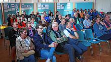 Mehr als 60 Bürger waren in die Festhalle gekommen, um sich selbst bei den Planungen für die Innenstadtgestaltung und die Lärmminderung ...