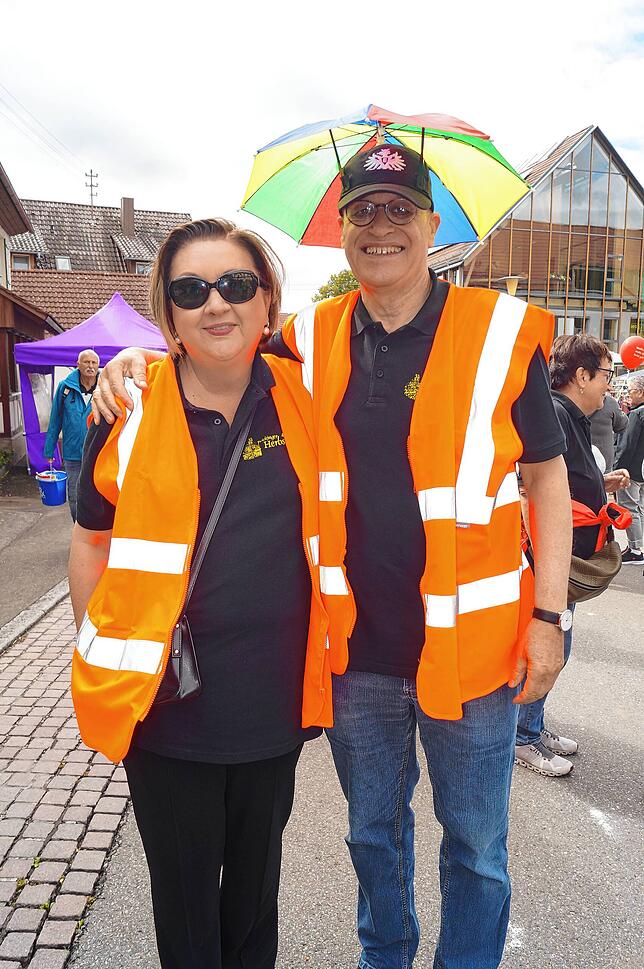 Ganz neu in Frickingen und schon als Helfer beim Herbstmarkt dabei: Ramona Voß und Tilmann Stoodt