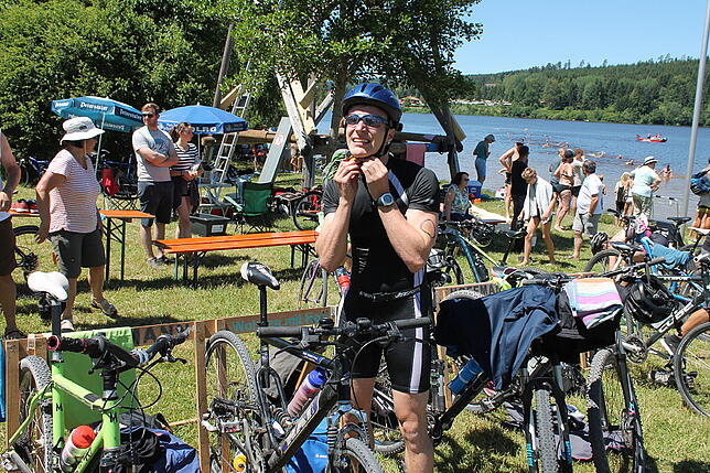 Bild 1: Triathlon trotz Hitze: In Unterbränd messen sich die Hobbysportler beim Laien Man