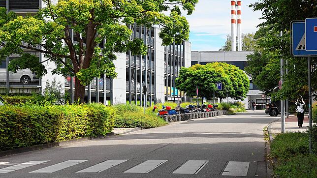 In der Luisenstraße mit MVZ und Facharztzentrum soll Anfang Juli eine Frau vergiftet worden sein.