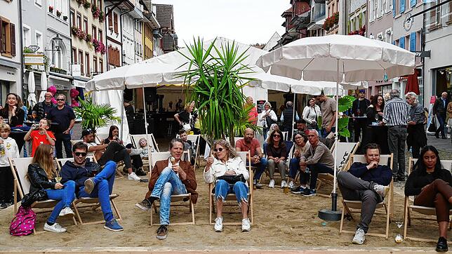 Bild 4: Fröhliche Kinder, viel Musik, Weinfeste und ein Sandstrand: Die Bilder vom Wochenende in der Region