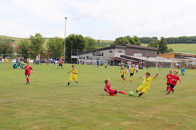 Mit viel Einsatz spielte der Nachwuchs beim F- und G- Jugendturnier am Sonntag.