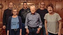 Der Kirchenvorstand der Alt-Katholischen Gemeinde Blumberg freut sich auf das anstehende Jubiläum: vordere Reihe (von links): Simone ...