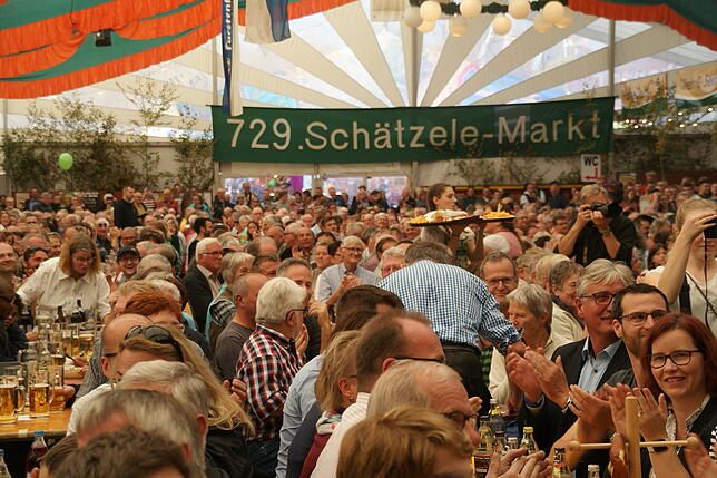 Bild 5: Bilder von Bieranstich, Party und Mittelstandskundgebung im Schätzele-Markt-Festzelt