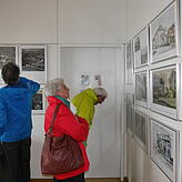 Viel Beachtung findet eine Ausstellung, bei der es auch historische Fotos von Gailingen zu bewundern gibt.