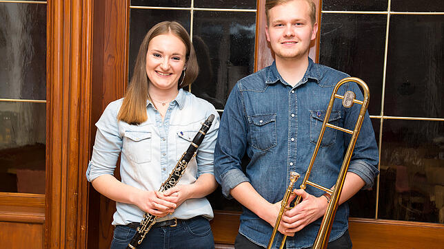Katrin Plocher (20 Jahre) und Stefan Göbel (21 Jahre) gehören zu den jüngsten Musikern in der Musikkapelle Immenstaad. Sie waren schon ...