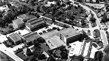 Das Nellenburg-Gymnasium Stockach mit der Dillhalle und dem Hallenbad (links) und die Realschule mit der Jahnhalle (rechts): So sahen ...
