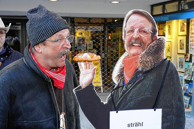 Bild 3: So spontan treffen sich die Villinger Narren am Montagmorgen im Städtle