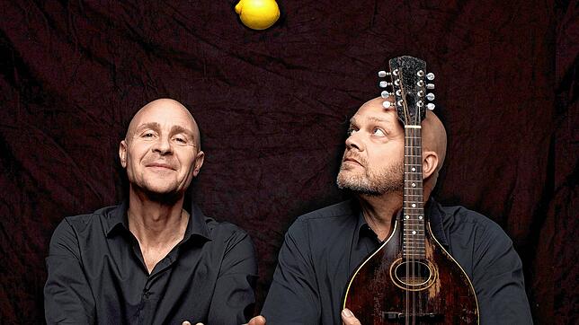 Neu im Programm des Milchwerk Musik Festivals im Herbst 2021 sind die Feisten. Die Zwei-Mann-Song-Comedy besteht aus Mathias Zeh und ...