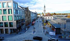 Wer darf hier was? Die neue Verkehrsregelung am Bahnhofplatz in Konstanz wirft weiter Fragen auf. An der Einfahrt am Lago-Kreisel gibt ...