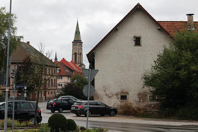 Über den Löwenkreisel ist das Haus in der Dögginger Straße 1 auch Teil der Stadteinfahrt. Die Stadt sieht das Gelände als große Chance, ...
