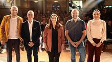 Sie haben sich den Fragen der Moderatoren Matthias Güntert, Redaktionsleiter in Singen, (ganz links) und Helene Kerle, Redakteurin, ...