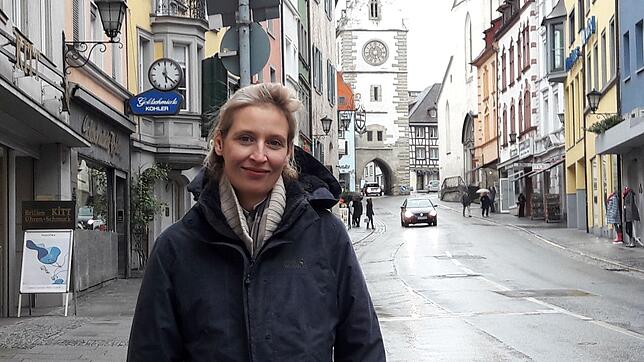 Alice Weidel in der Franziskanerstraße in Überlingen, ihrem Hauptwohnsitz. Bis vergangenen Herbst war Weidel zudem im Schweizer Biel ...