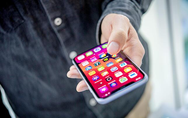 Das neue iPhone bietet „Haptic Touch“: Die Funktionen lassen sich mit einem langen Druck aufrufen.