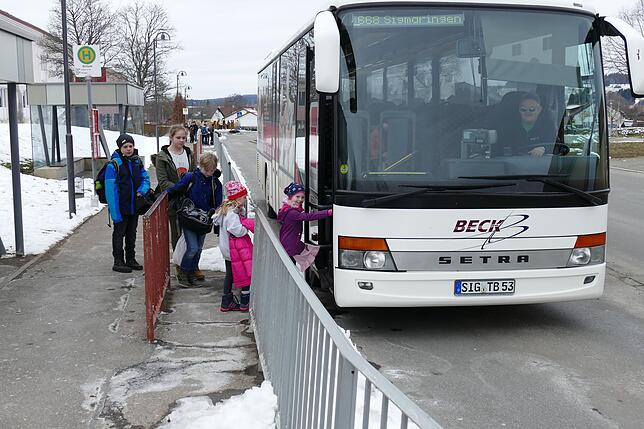 Schüler die mit dem Bus aus dem Donautal oder aus Nusplingen zur Stettener Gemeinschaftsschule kommen, hätten mit einer Vorverlegung des ...