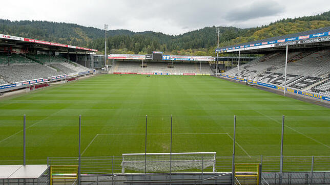 Im Freiburger Schwarzwaldstadion trägt der 1. FC Rielasingen-Arlen sein DFB-Pokalspiel gegen Borussia Dortmund aus. Anstoß ist am ...