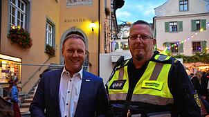 Während des Weinfest war Tourismuschef Daniel Müller (links) im ständigen Austausch mit Thomas Müller Chef der Sicherheitsfirma WSC.