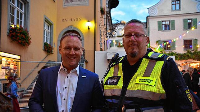 Während des Weinfest war Tourismuschef Daniel Müller (links) im ständigen Austausch mit Thomas Müller Chef der Sicherheitsfirma WSC.