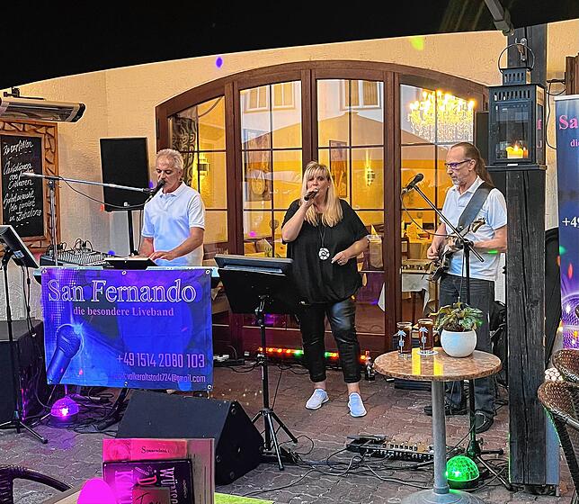Das San-Fernando-Trio sorgte im Sääli des Gasthauses &bdquo;Rheinischer Hof&ldquo; für Stimmung.