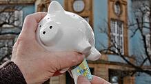 Das Sparschwein der Stadt Donaueschingen gibt nicht mehr viel her: Wenn das finanzielle Polster aufgebraucht ist, muss die Stadt ...