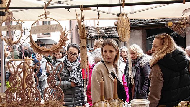 An den Ständen war eine große Auswahl an Osterdekorationen aus verschiedenen Materialien geboten. Bild: Christel Rossner