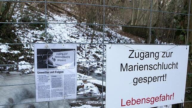 Verbotsschild an der Marienschlucht: Auch in der dritten Wandersaison steht eines der beliebtesten Ziele am ganzen See nicht zur Verfügung.