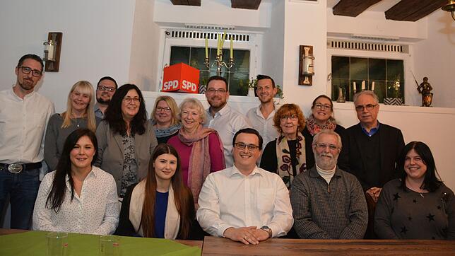 Die Meersburger SPD-Kandidaten: vorne, von links: Eva-Maria Goretzki, Melissa Matkovic, Lars-Erik Meyer, Johann Klein und Monika ...