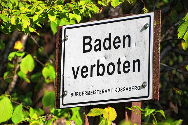 Das Badeverbot am Ettikoner Lauffen wird immer wieder missachtet &ndash; viele unterschätzen die Gefahren des Rheins an dieser Stelle.