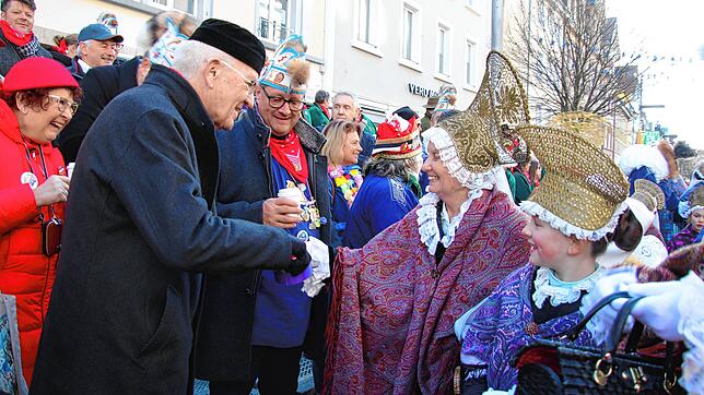 Bild : Fasnet: Und der Ministerpräsident feiert mit (1)