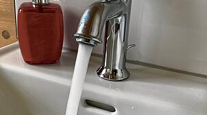 Das Trinkwasser in Bermatingen muss weiterhin abgekocht werden.