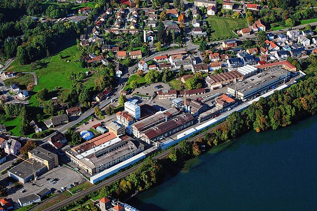 Luftaufnahme des Werks Enag aus dem Jahr 2017. Am unteren Bildrand ist noch das Kraftwerk zu erkennen, dem das Werk bis 1958 gehörte.
