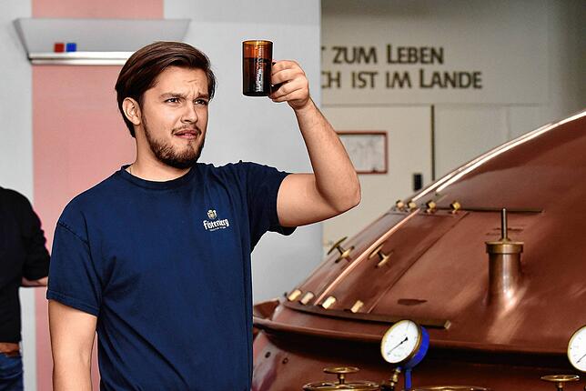 Bei der Blindverkostung müssen verschiedene Bierstile richtig erkannt werden. Hier von Alexander Kiebitz.