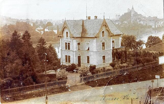 Die sogenannte „Russenvilla“ in einer historischen Aufnahme. 1910 bis 1916 lebte hier Olga von Leonowa. Ganz vorn ist die Landstraße zu ...