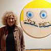 Claudia Emmert zeigt im Zeppelin Museum interdisziplinäre Ausstellungen, hier steht sie vor einem Werk von Florian Meisenberg.