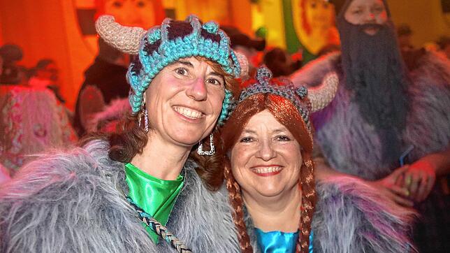 Bild : Glückwunsch! Fotos vom Jubelball zu Ehren der Lausbuben der Narrengemeinde Hofpeter