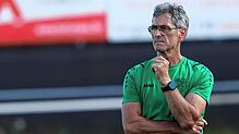Auf gutem Kurs: Der SV Bermatingen mit Trainer Joachim Ruddies.