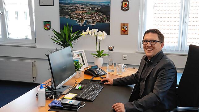 Dominik Männle hat am Montag seinen Dienst als Bürgermeister der Gemeinde Uhldingen-Mühlhofen angetreten. Verpflichtet wird er am ...