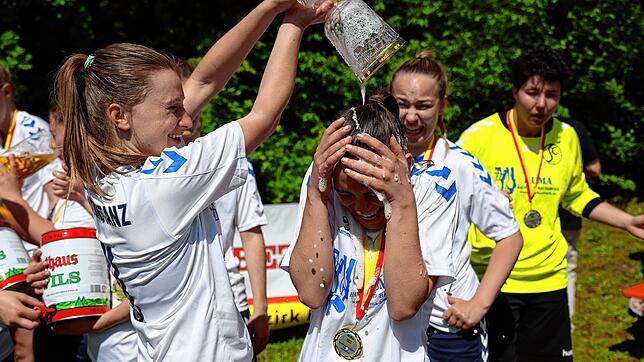 Bild : Die besten Bilder vom Bezirkspokalfinale der Frauen zwischen der SG Höri und Konstanz-Wollmatingen