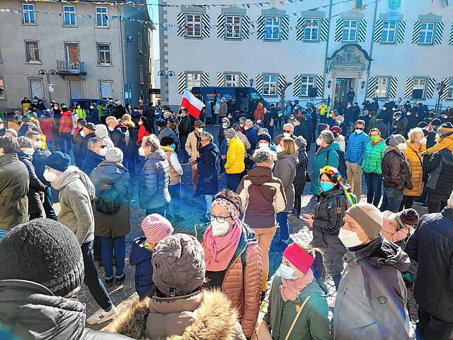 Bild 1: Tettnanger demonstrieren für Frieden &ndash; Mahnwachen in der Region am Sonntagabend