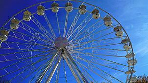 Schätzele-Markt Tengen 2025: Und wieder ist das Riesenrad Wahrzeichen auf dem Volksfestplatz Tengen.
