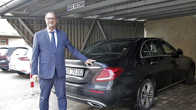 VS-OB Jürgen Roth hat seinen Mercedes aus Tuningen übernommen.